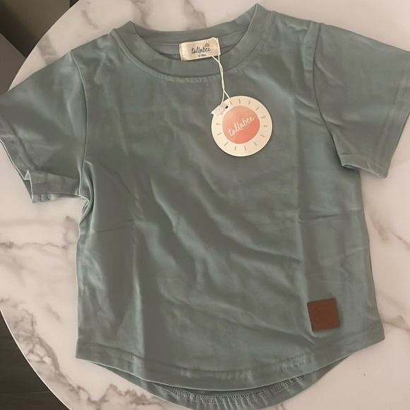 NWT Tullabee crewneck t shirt - Picture 1 of 4
